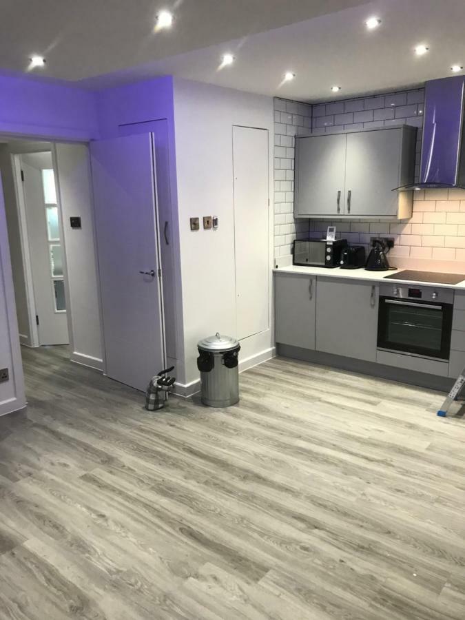 Luxury Panoramic Balcony Swindon Central Exterior photo